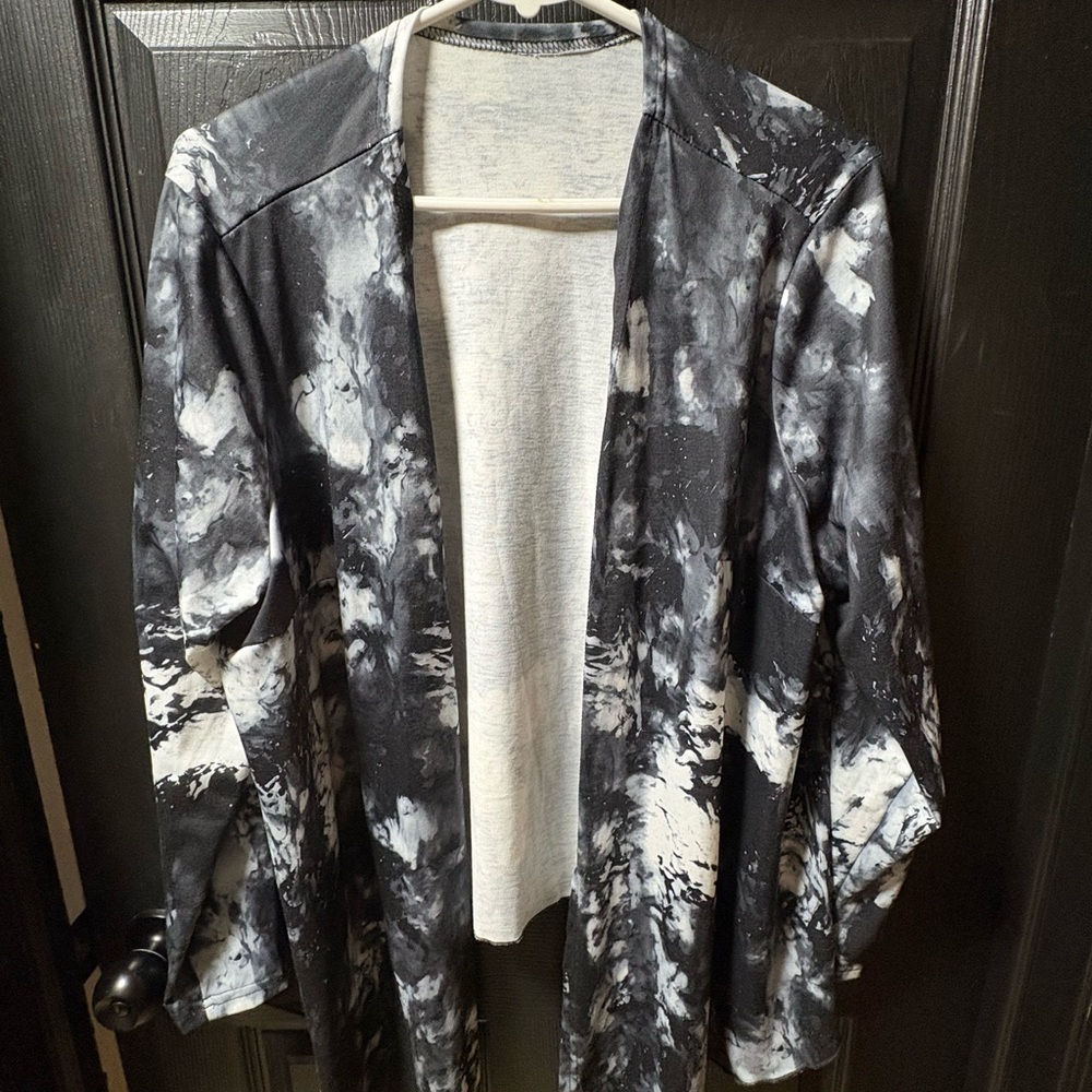 SHEIN Curve 2XL Gray and Black Top